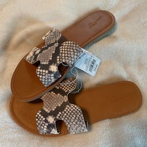 Universal Thread sandals